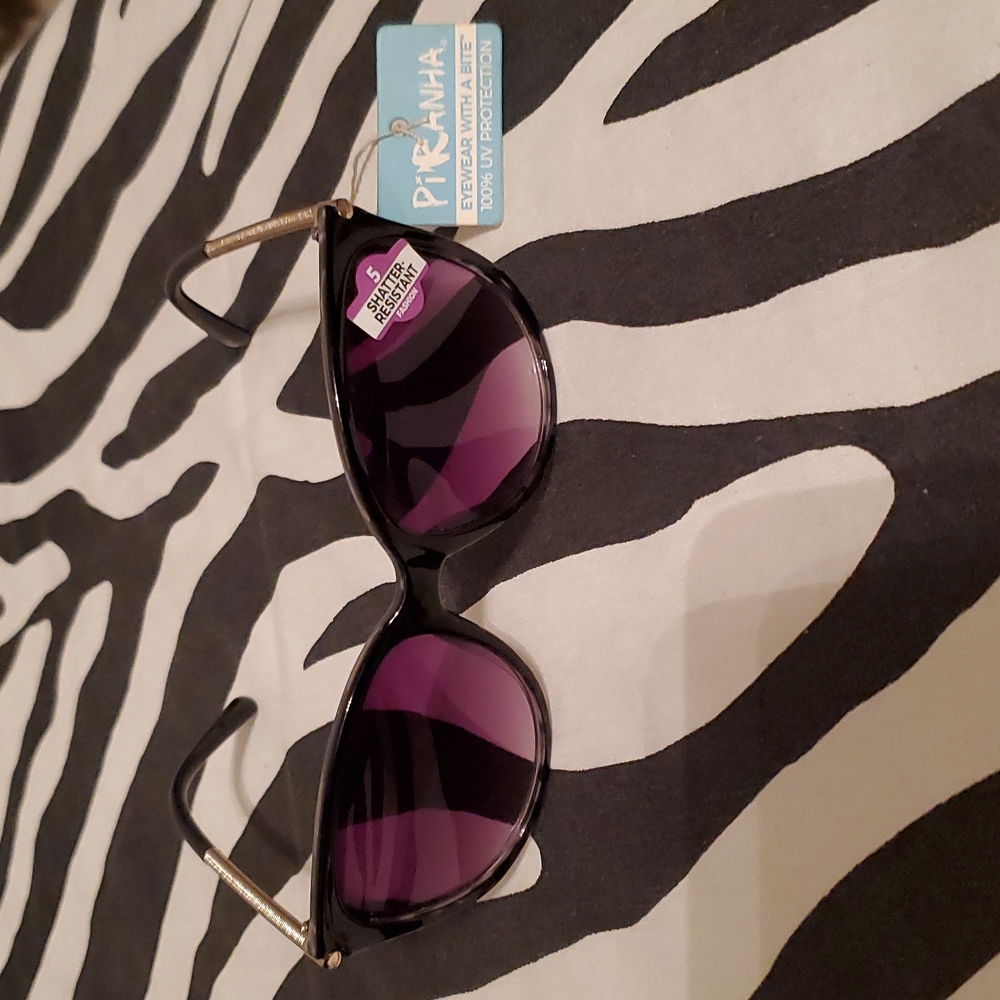 Women's Piranha sunglasses NWT-Chic